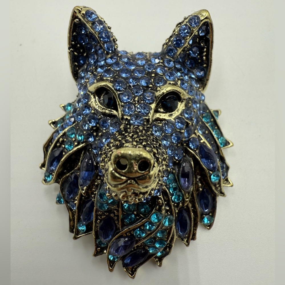 Sparking Blue Rhinestone Wolf Brooch NEW